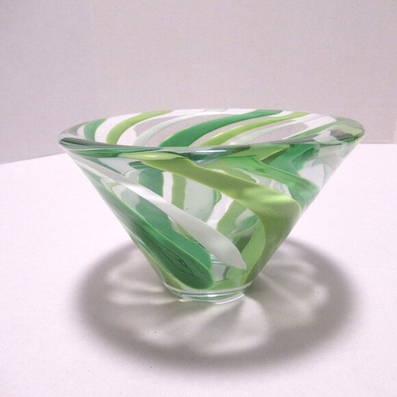 Green swirled bowl/vase - Picture 1 of 15